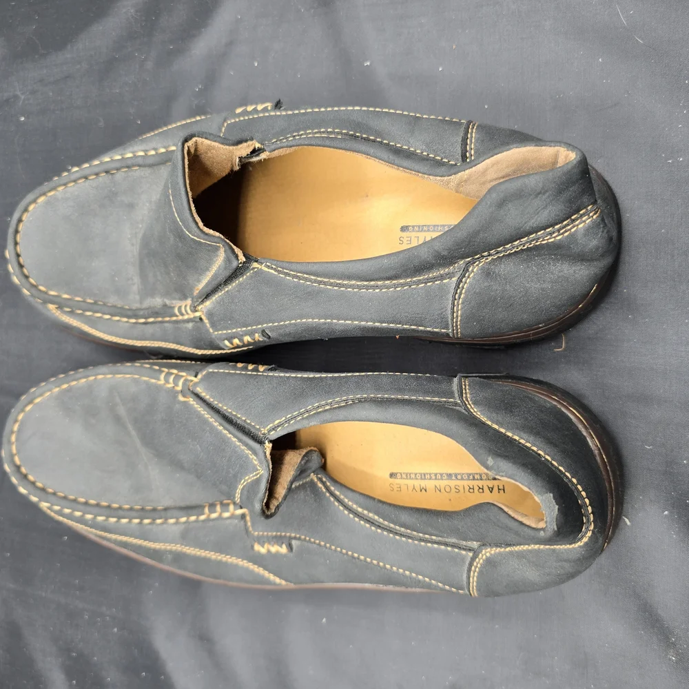 Black Slip-On Loafers with Moccasin Style‎